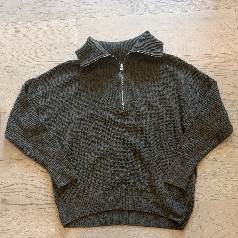 Aerie Women’s Green Zip-Up Sweater
